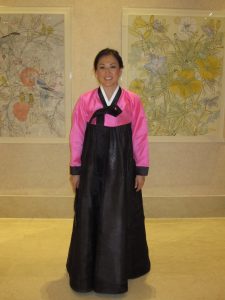 Mary in traditional Korean attire